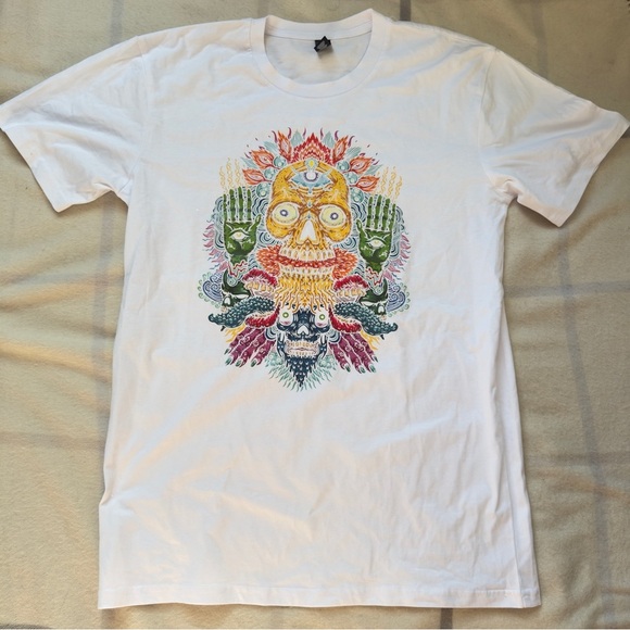 White Graphic Voodoo Skull Design T-Shirt Men’s Size Medium - Picture 1 of 8